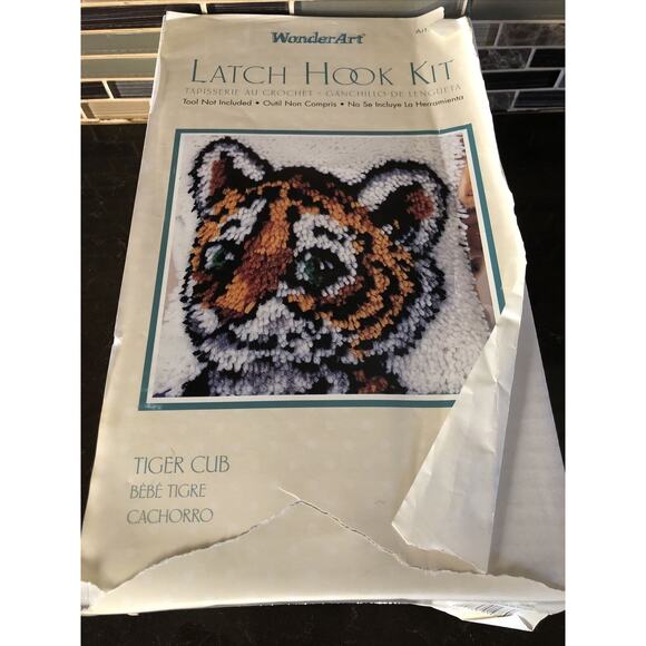 Latch Hook Kit Tiger Cub Wonder Art Caron NIB 12" x 12" P460 - Picture 1 of 3